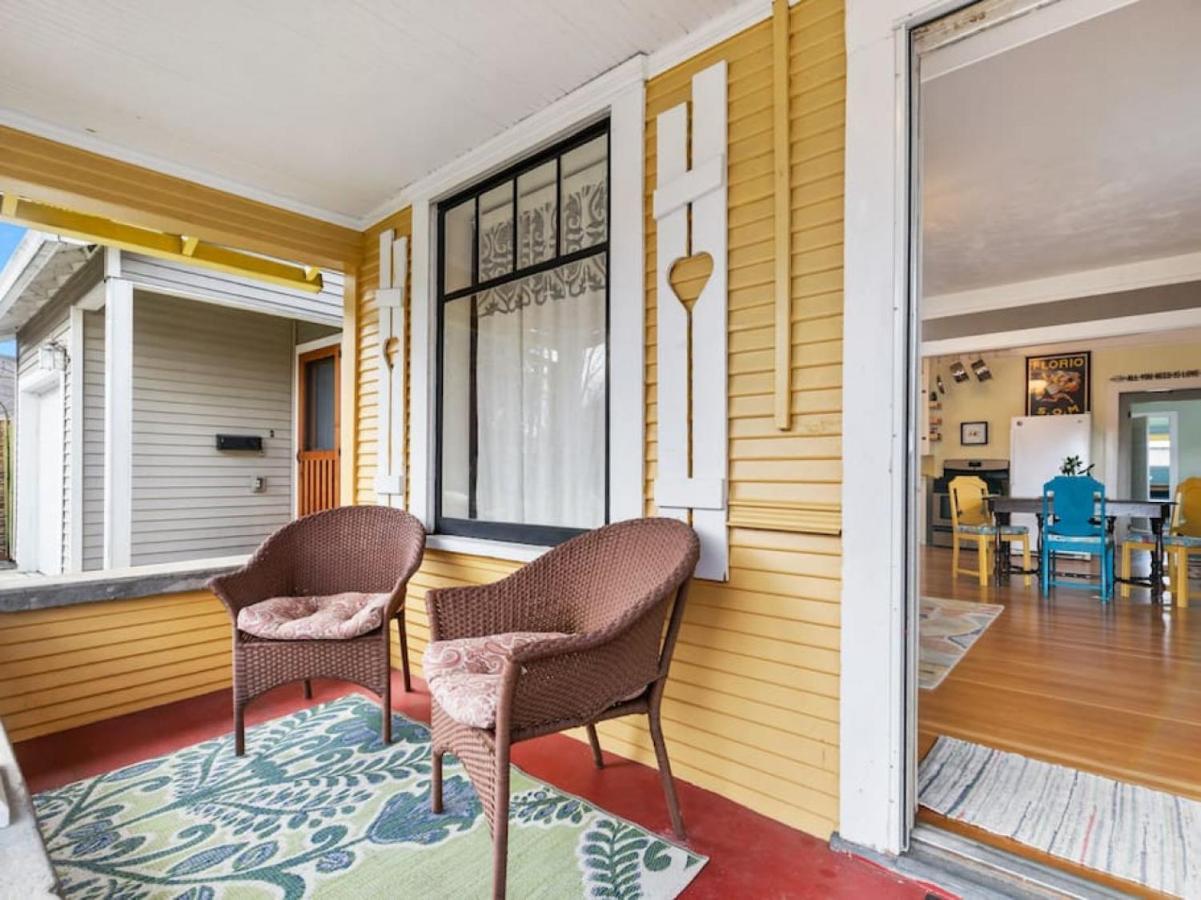 Charming 1909 St Johns Bungalow ポートランド エクステリア 写真
