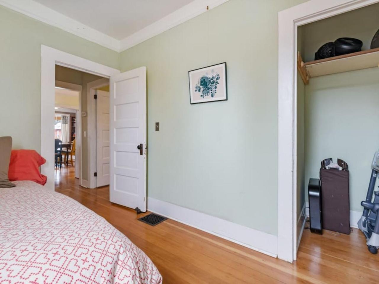 Charming 1909 St Johns Bungalow ポートランド エクステリア 写真